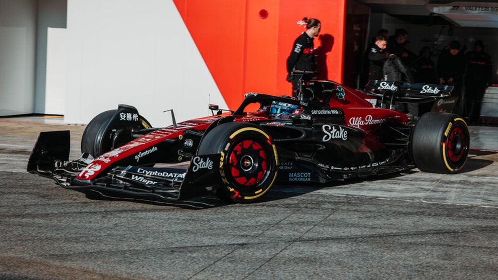 Alfa Romeo завершила первый съёмочный день с новым болидом C43 Alfa Romeo завершила первый съёмочный день с новым болидом C43