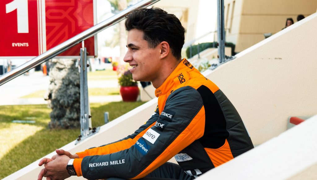 Команда McLaren провела обкатку MCL60 в Бахрейне. Видео Команда McLaren провела обкатку MCL60 в Бахрейне. Видео