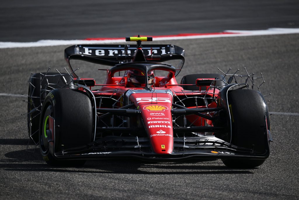 Носовой обтекатель Ferrari SF-23 деформируется на прямых. Видео