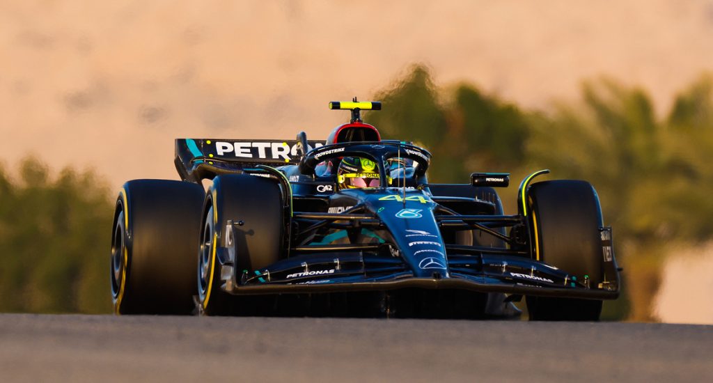 «Как будто её за поводок дёргают». Крофт раскритиковал машину Mercedes