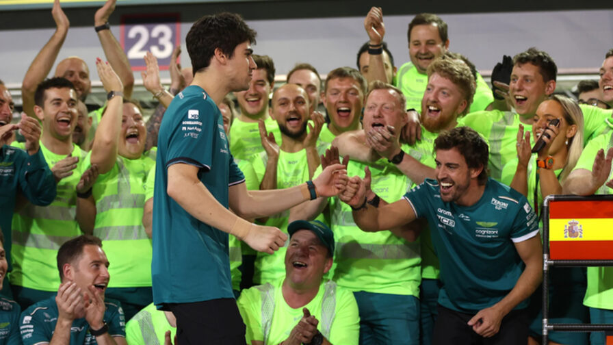 «Рад, что ушёл из Alpine?» Стролл поздравил Алонсо с подиумом