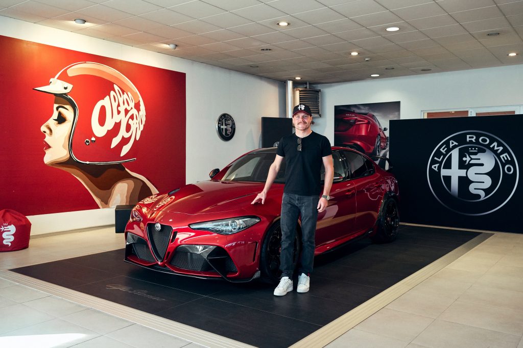 Валттери Боттас купил лимитированную Alfa Romeo Валттери Боттас купил лимитированную Alfa Romeo