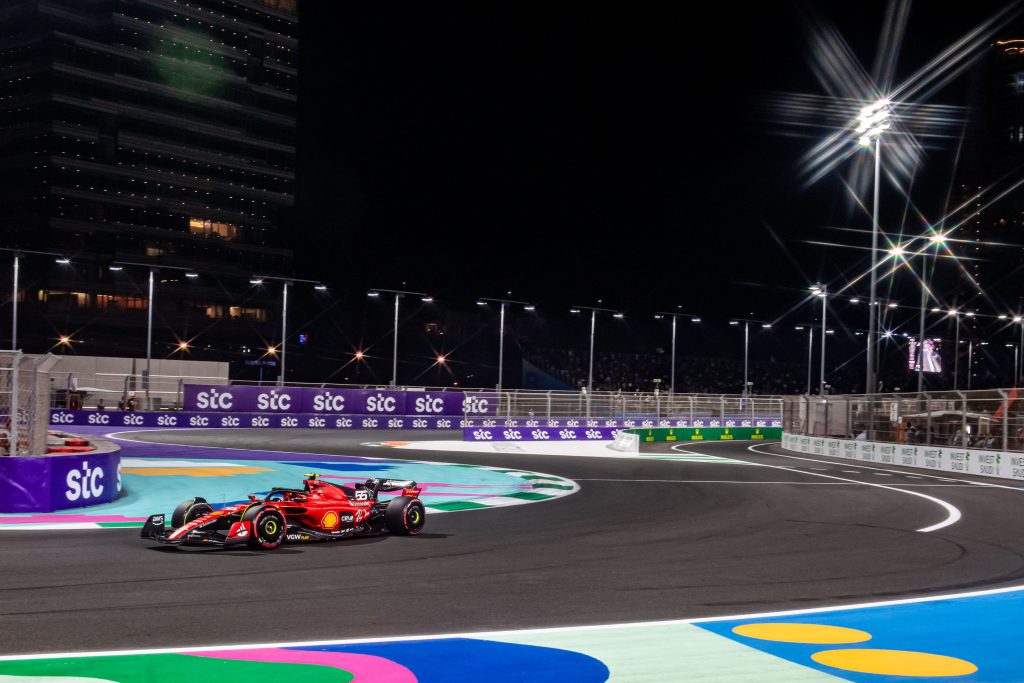 Карлос Сайнс: Мы думали, что будем быстрее Mercedes, но ошиблись Карлос Сайнс: Мы думали, что будем быстрее Mercedes, но ошиблись