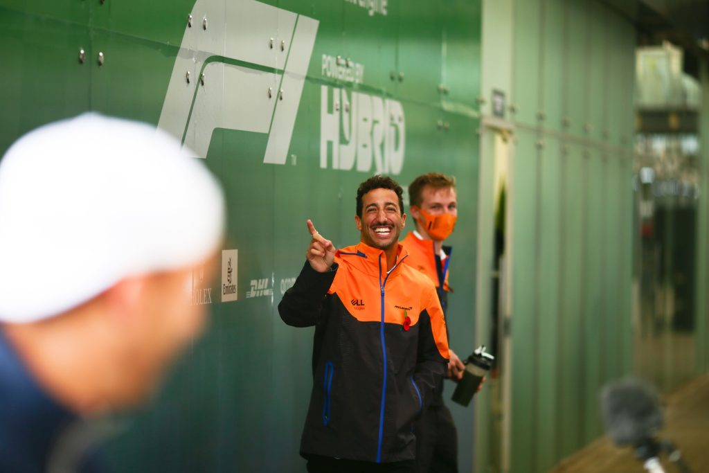 Чемпион Формулы 1 заявил о невозможности возвращения Риккардо в серию