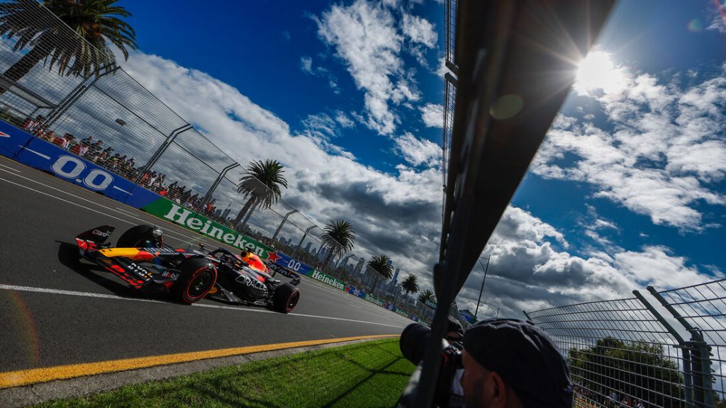 Начало трансляции гонки Формулы 1 в Австралии в 7:50 по мск Начало трансляции гонки Формулы 1 в Австралии в 7:50 по мск