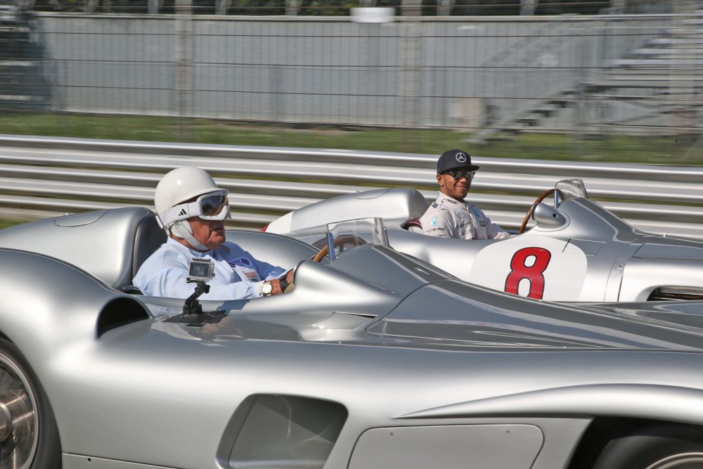 Льюис Хэмилтон будет строить свою карьеру по примеру Стирлинга Мосса