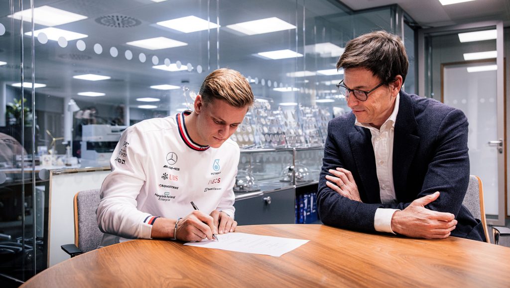 Если бы отец был рядом, Тото бы так не говорил. Штайнер ответил Вольфу