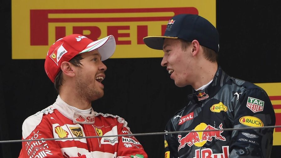 «Профессиональный крикун». Квят дал прозвище Феттелю