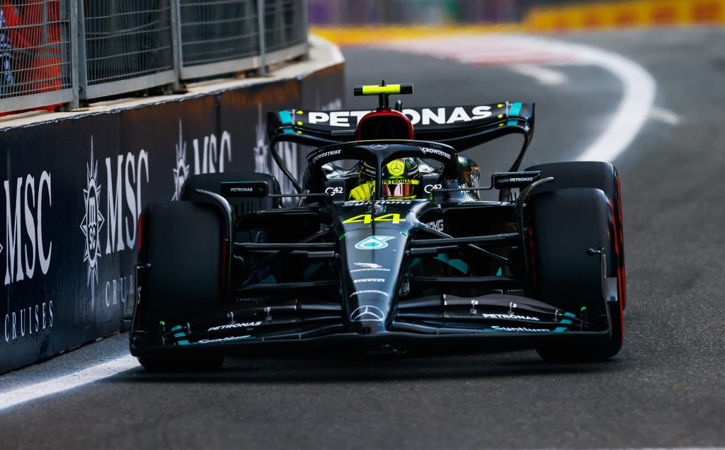 Льюис Хэмилтон предложил проводить в субботу три сессии Льюис Хэмилтон предложил проводить в субботу три сессии