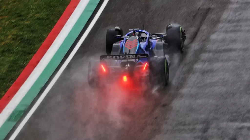 Участникам Формулы 1 запретили приезжать на трассу в Имоле