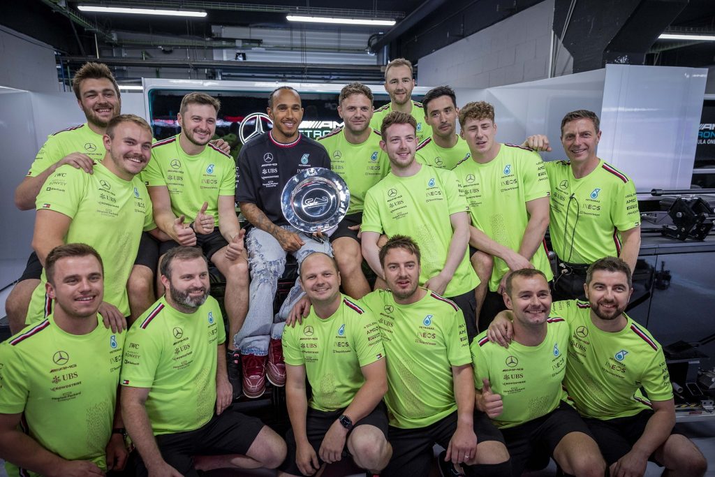 Хэмилтон намекнул на скорое продление контракта с Mercedes-AMG