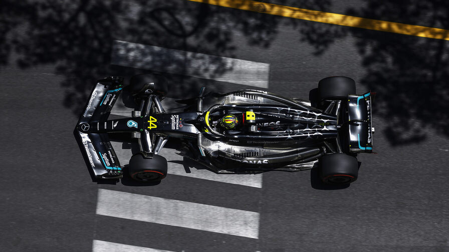 Mercedes невыгодно выигрывать в этом сезоне – Хилл объяснил, почему