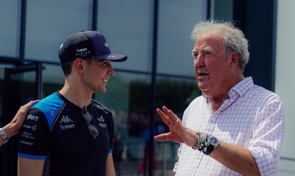 «Доставка пива». Джереми Кларксон сдержал обещание перед Alpine «Доставка пива». Джереми Кларксон сдержал обещание перед Alpine