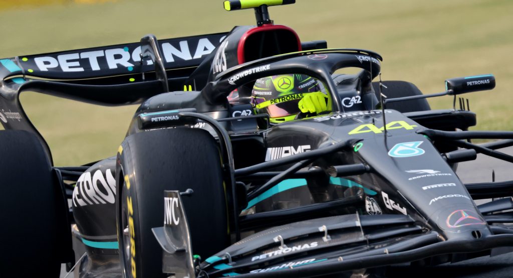 Хэмилтон: Mercedes пора переключить внимание на машину следующего года Хэмилтон: Mercedes пора переключить внимание на машину следующего года