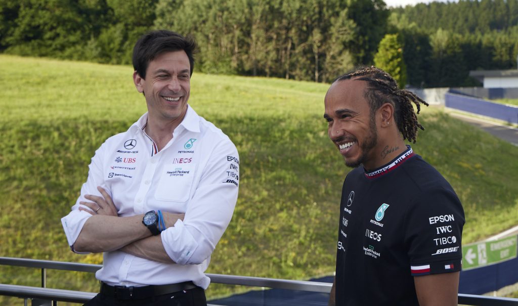 «Это зависит не от меня одного». Вольф – о контракте с Хэмилтоном «Это зависит не от меня одного». Вольф – о контракте с Хэмилтоном