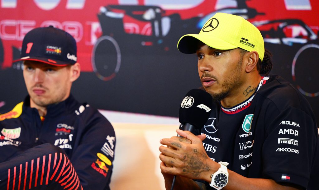 Хэмилтон предложил FIA ввести новое правило, которое помешает Red Bull Хэмилтон предложил FIA ввести новое правило, которое помешает Red Bull