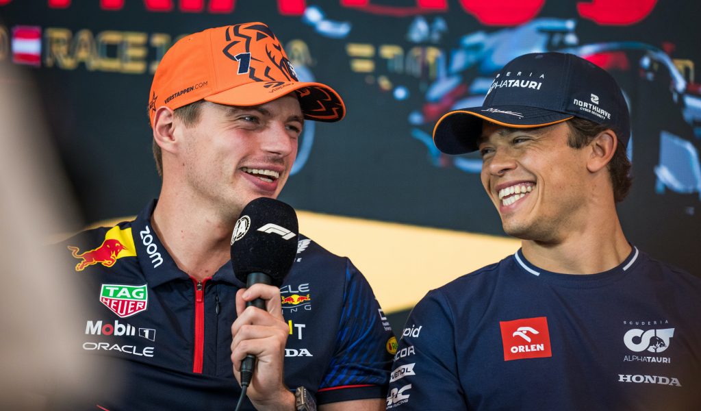 «Не важно, что говорит руководство». Ферстаппен дал совет де Врису «Не важно, что говорит руководство». Ферстаппен дал совет де Врису