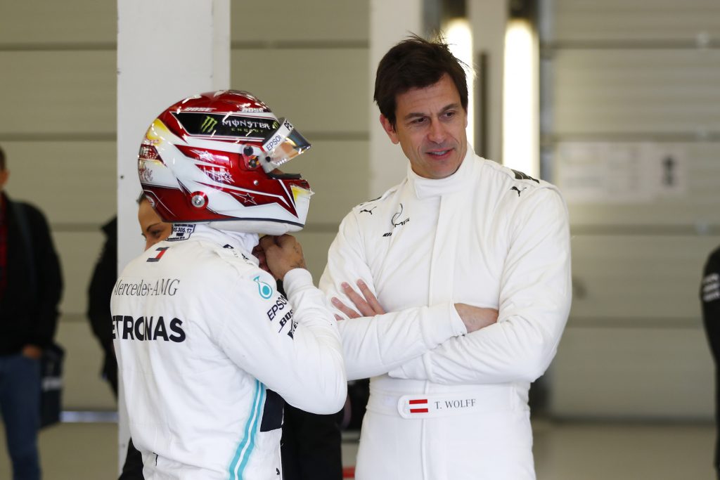 «С Хэмилтоном нужно говорить уважительнее». Эксперт критикует Вольфа «С Хэмилтоном нужно говорить уважительнее». Эксперт критикует Вольфа