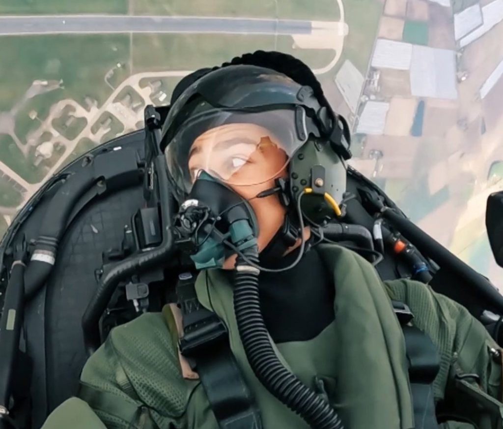 Джорджа Рассела перед Гран При Великобритании покатали на истребителе