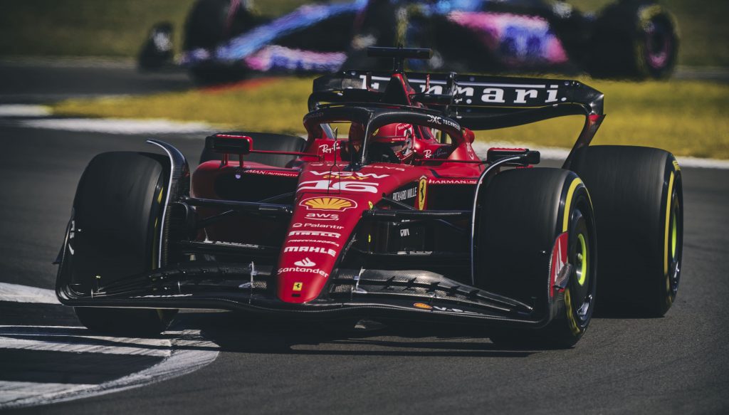 Леклер установил лучшее время в финальной тренировке в Сильверстоуне Леклер установил лучшее время в финальной тренировке в Сильверстоуне