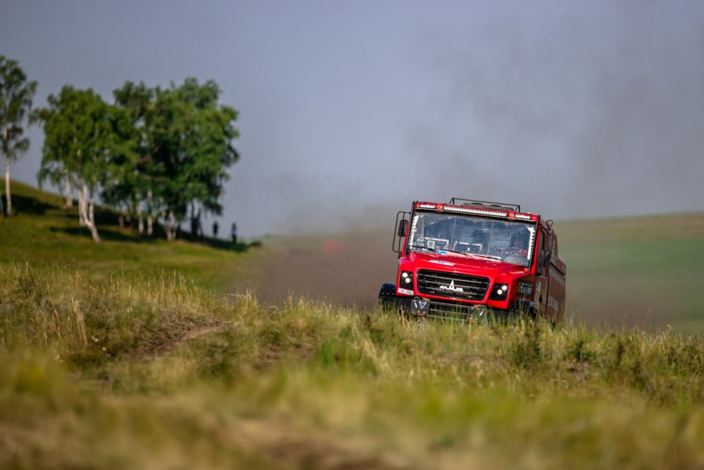 МАЗ отобрал у КАМАЗа лидерство после третьего этапа «Шелкового пути» МАЗ отобрал у КАМАЗа лидерство после третьего этапа «Шелкового пути»