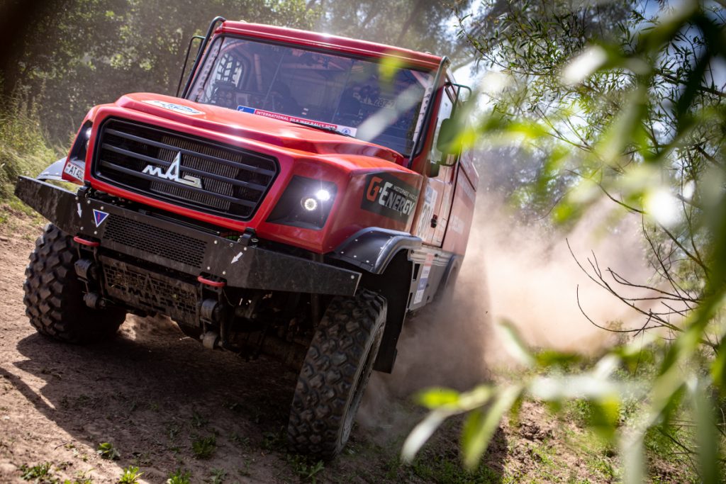 МАЗ оторвался от КАМАЗа после четвертого этапа «Шелкового пути»