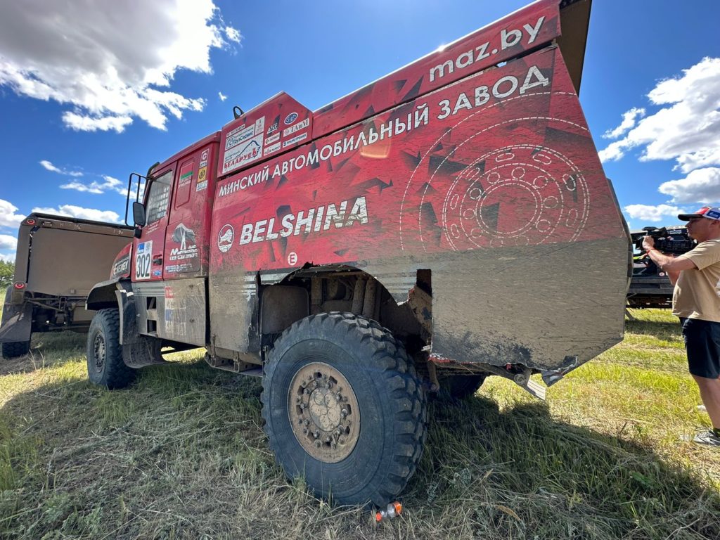 7-й этап Шелкового пути: МАЗ потерял 10 минут из-за проблем с колесами