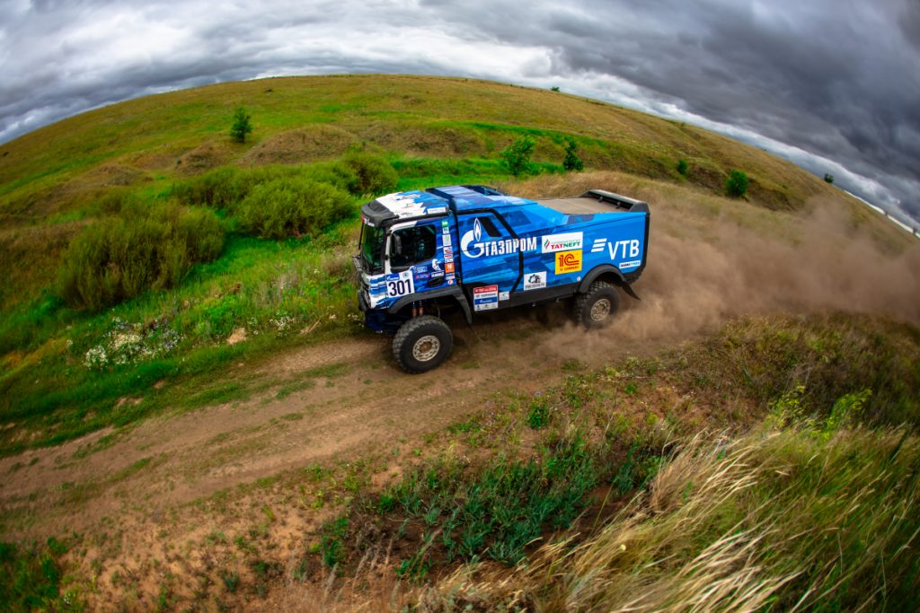 В КАМАЗе объяснили резкое отставание от МАЗа на «Шелковом пути»