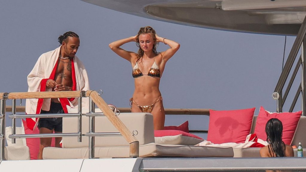 Льюису Хэмилтону приписывают очередной роман – на этот раз не с Шакиро