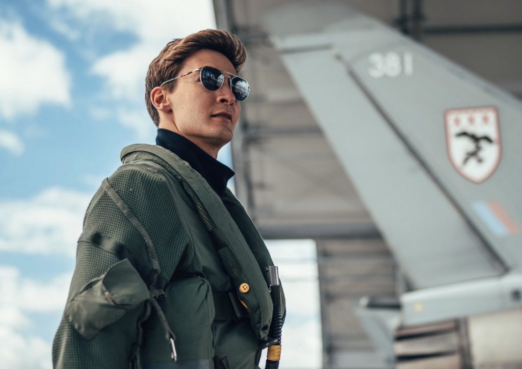 Mercedes-AMG показал полёт Джорджа Рассела на истребителе. Видео