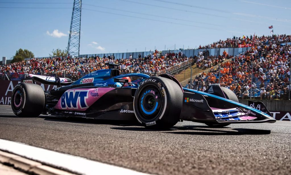 «Сиденье раскололось пополам». Окон рассказал о последствиях аварии