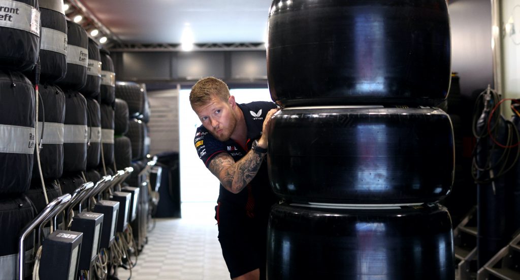 Комиссия Ф1 отложила отказ от «грелок» и согласилась уравнять моторы Комиссия Ф1 отложила отказ от «грелок» и согласилась уравнять моторы