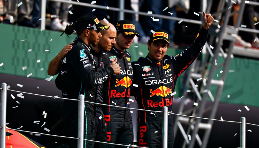 Льюис Хэмилтон: Будь я в машине Переса, Ферстаппену бы не было просто