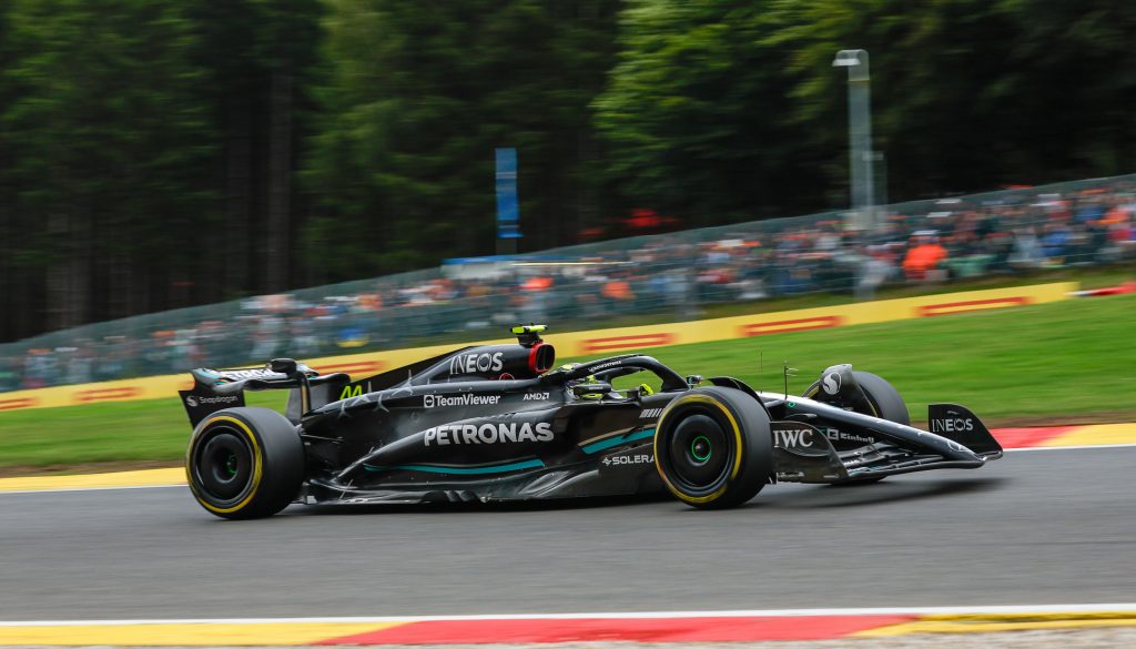 Команда Mercedes назвала причину возвращения «дельфинирования» в Спа