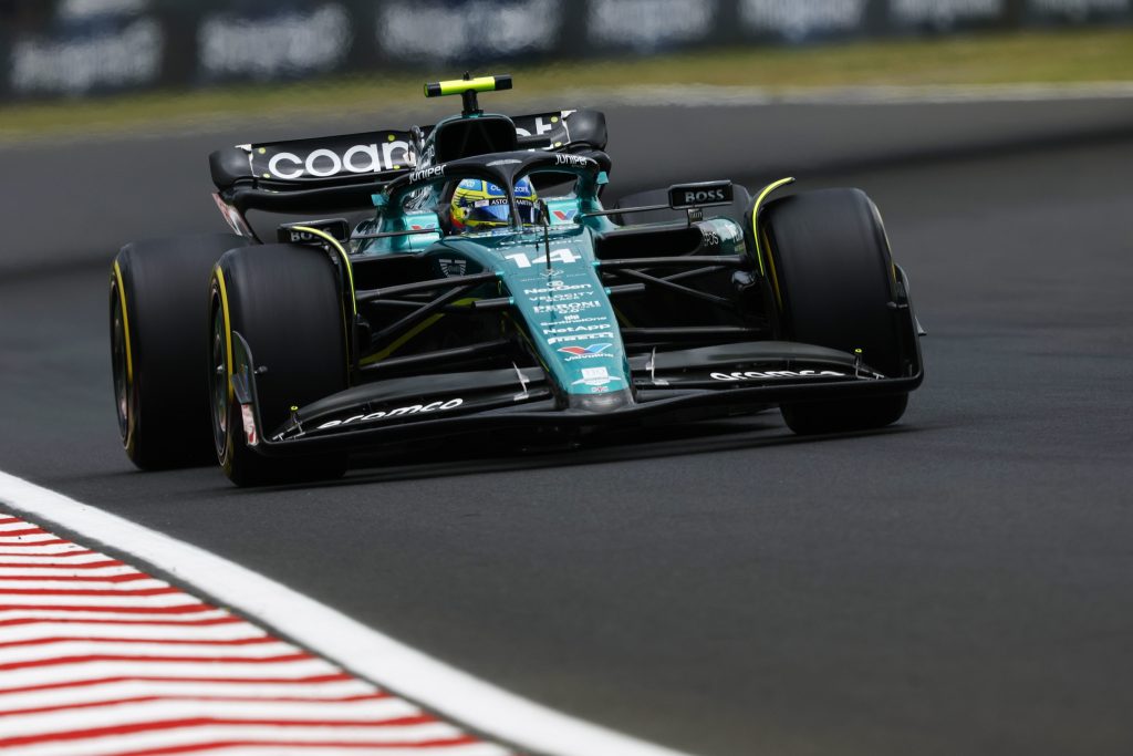 Алонсо назвал сроки, когда Aston Martin разберётся с новыми шинами