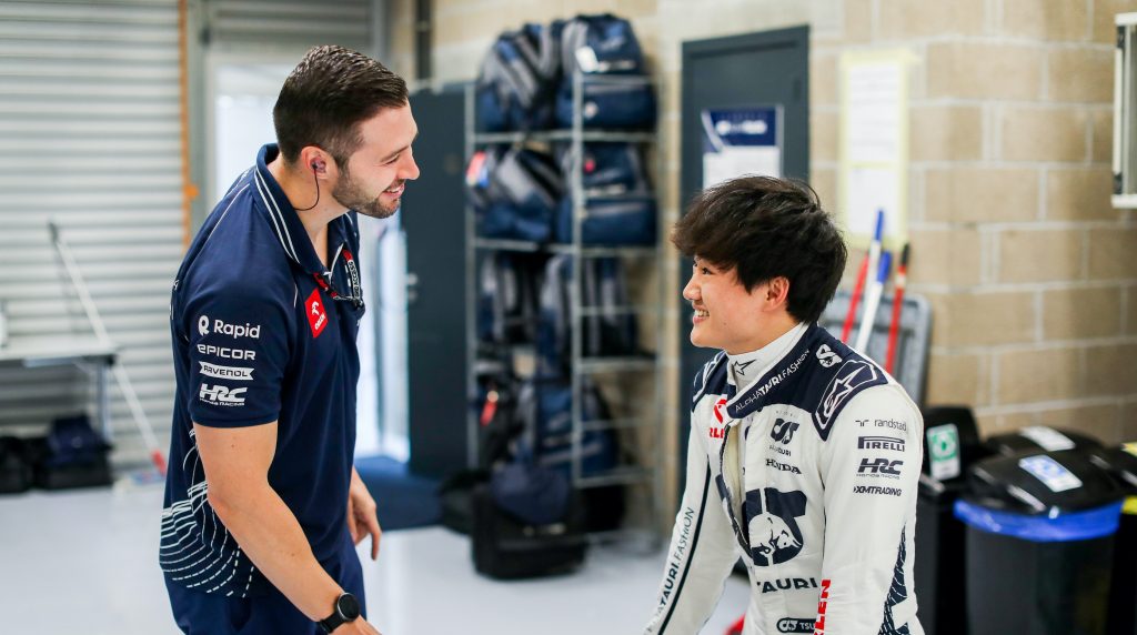 Юки Цунода получил в глаз от бывшего тренера Даниэля Риккардо