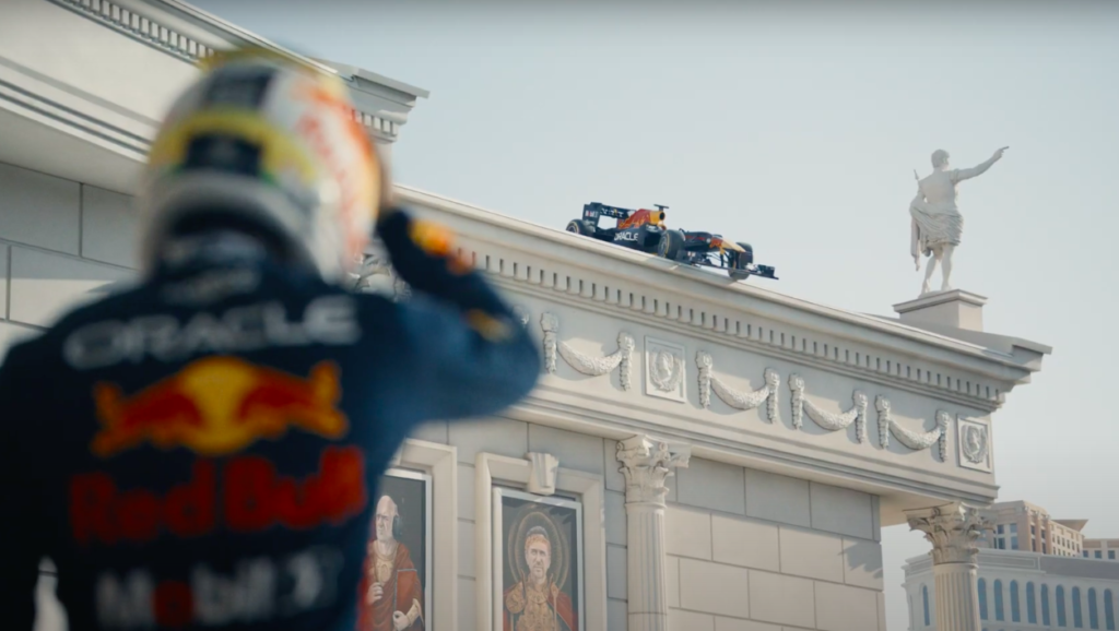 Перес припарковал чемпионскую машину на крыше казино в Лас-Вегасе