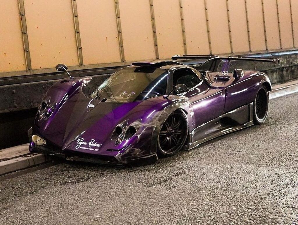 Эксклюзивный суперкар Льюиса Хэмилтона разбили в Великобритании