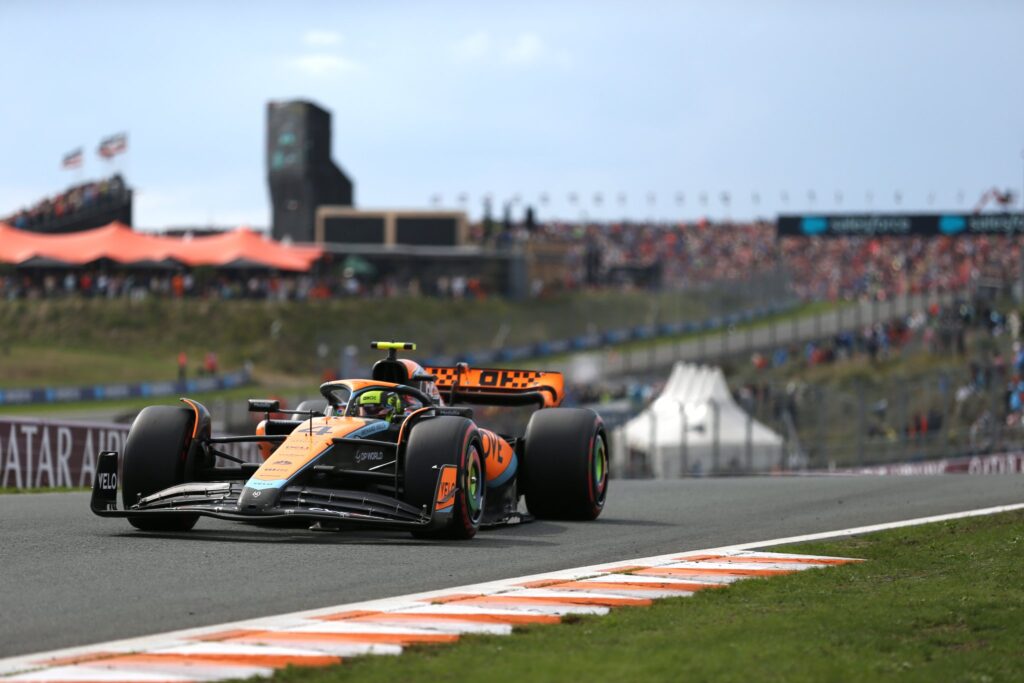 Норрис: Темп McLaren ужасен по сравнению с Aston Marin и Mercedes Норрис: Темп McLaren ужасен по сравнению с Aston Marin и Mercedes