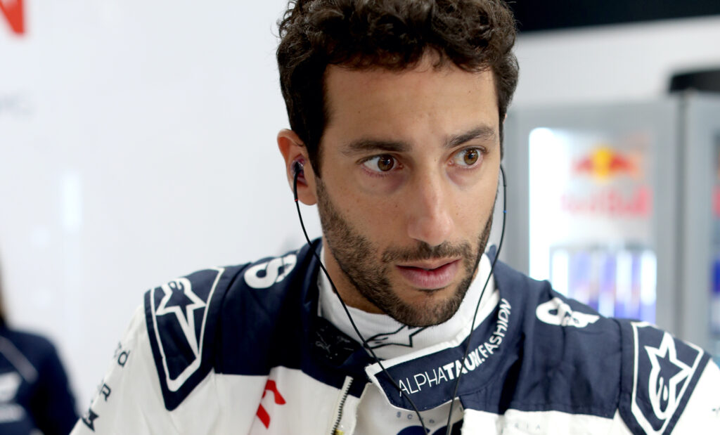 Хорнер: Нет ни единого шанса, что Риккардо восстановится к Сингапуру Хорнер: Нет ни единого шанса, что Риккардо восстановится к Сингапуру