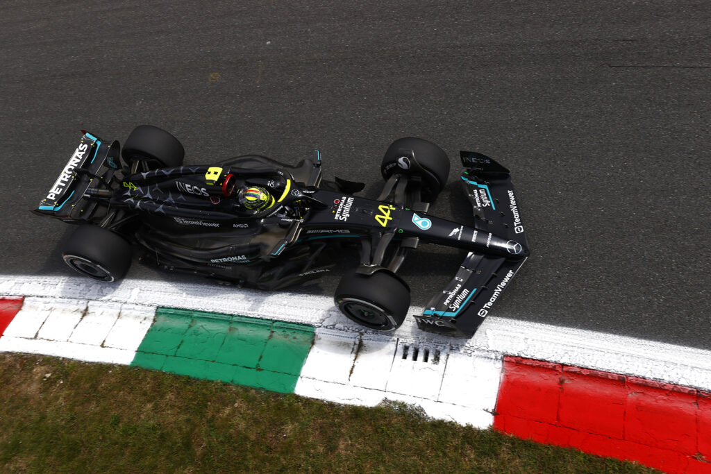 Льюис Хэмилтон: Mercedes считает дни до презентации новой машины