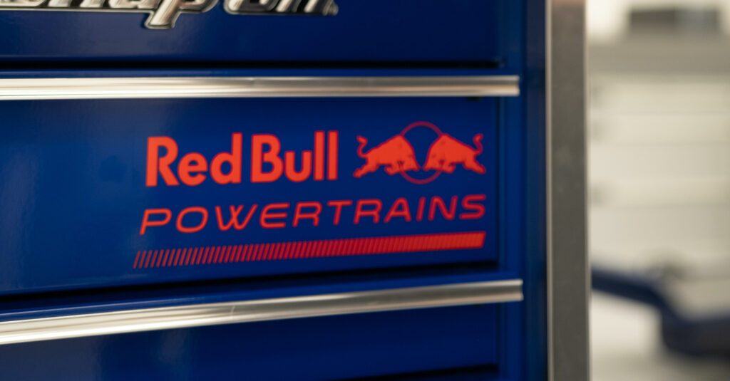 Хорнер: Red Bull Powertrains сможет поставлять моторы четырём командам Хорнер: Red Bull Powertrains сможет поставлять моторы четырём командам