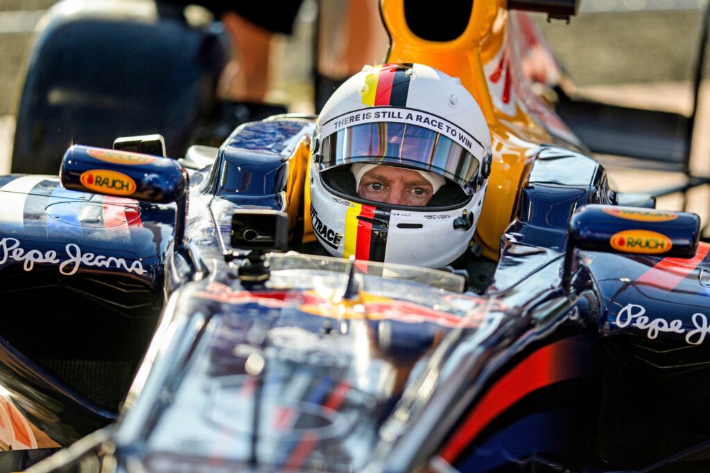 Себастьян Феттель воссоединился с чемпионским Red Bull RB7