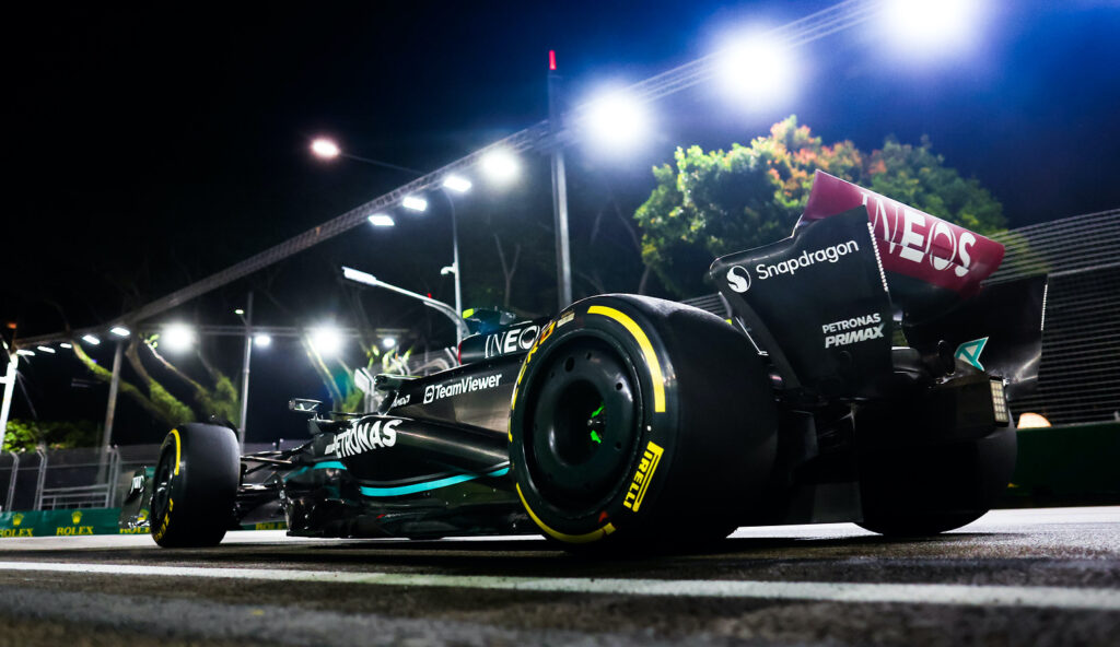 Льюис Хэмилтон: Машина отличная, но я был очень медленным