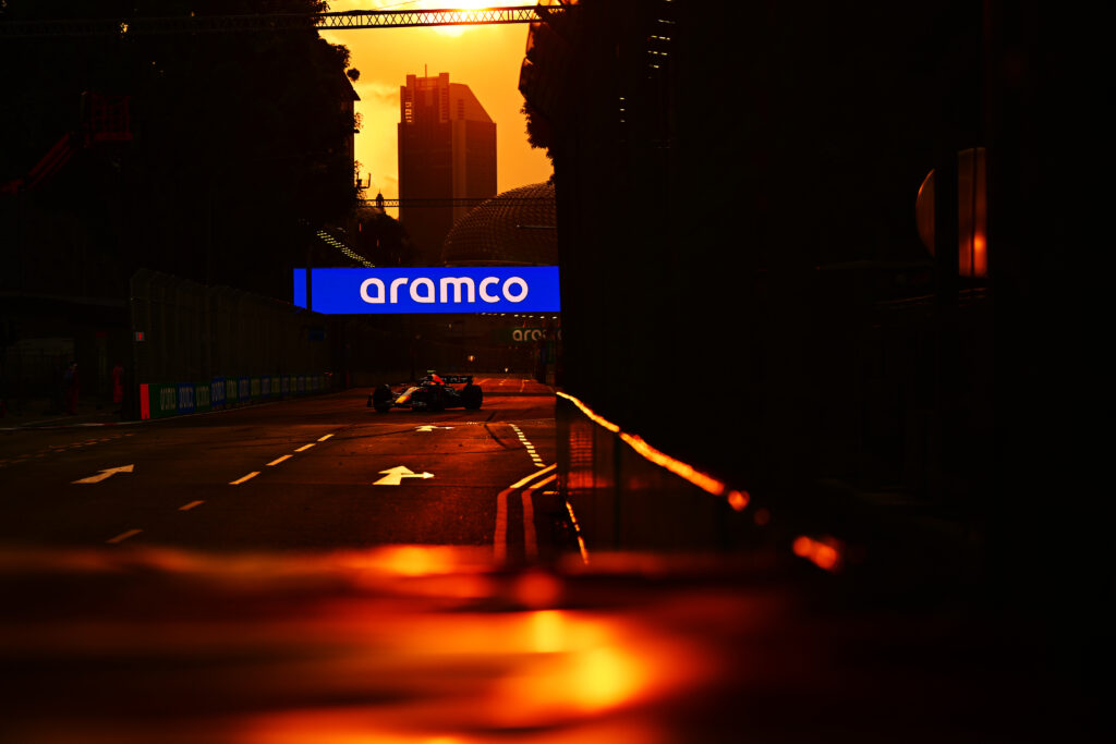 Отработали просто отвратительно. Оруджев критикует судей ГП Сингапура Отработали просто отвратительно. Оруджев критикует судей ГП Сингапура