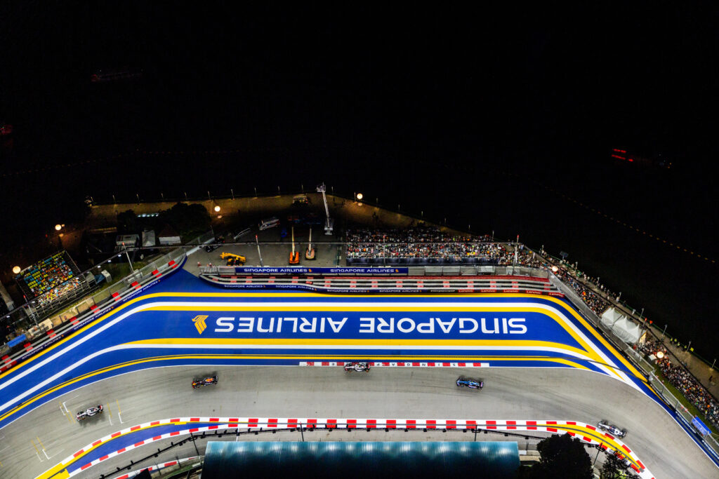 Лучшие моменты гонки Формулы 1 в Сингапуре. Видео Лучшие моменты гонки Формулы 1 в Сингапуре. Видео