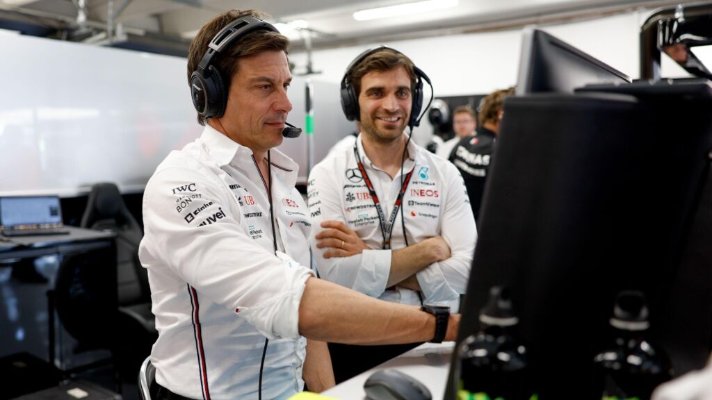 Стало известно, кто заменит Тото Вольфа на Гран При Японии Стало известно, кто заменит Тото Вольфа на Гран При Японии