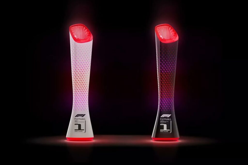 Призёры Гран При Японии получат кубки с «местом для поцелуя»