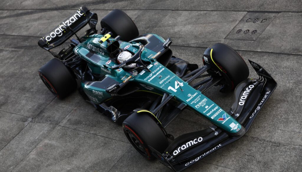 Майк Крак назвал главную причину спада Aston Martin Майк Крак назвал главную причину спада Aston Martin