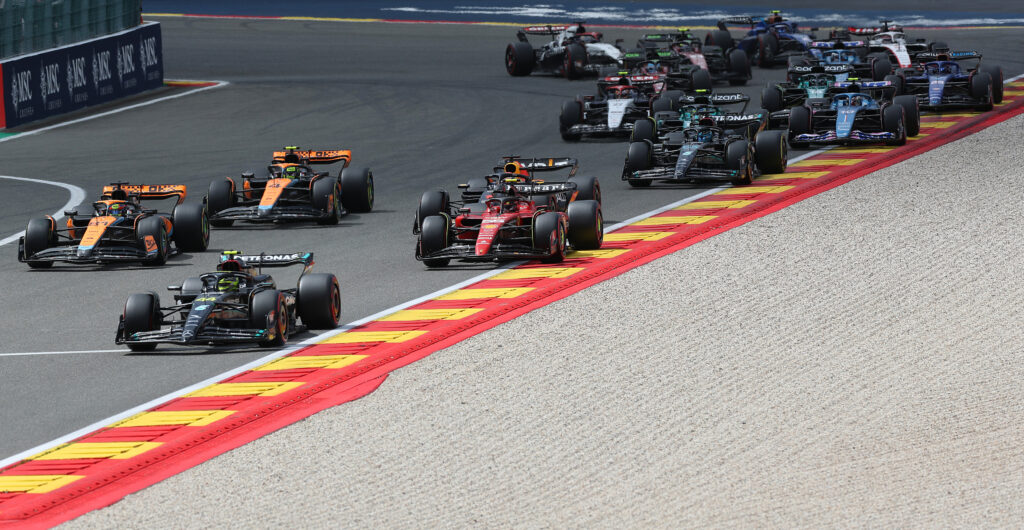 Ferrari подтянулась к Mercedes в сражении за второе место